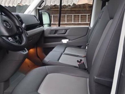 Белый Фольксваген Каравелла, объемом двигателя 2 л и пробегом 250 тыс. км за 30000 $, фото 1 на Automoto.ua