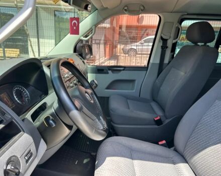 Черный Фольксваген Каравелла, объемом двигателя 2 л и пробегом 410 тыс. км за 15000 $, фото 4 на Automoto.ua