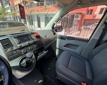 Черный Фольксваген Каравелла, объемом двигателя 2 л и пробегом 410 тыс. км за 15000 $, фото 5 на Automoto.ua