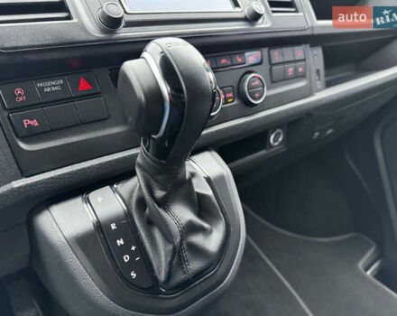 Черный Фольксваген Каравелла, объемом двигателя 1.97 л и пробегом 282 тыс. км за 26500 $, фото 2 на Automoto.ua