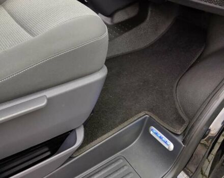 Черный Фольксваген Каравелла, объемом двигателя 2 л и пробегом 295 тыс. км за 26500 $, фото 22 на Automoto.ua