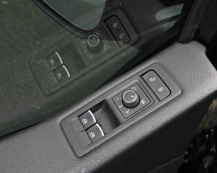 Чорний Фольксваген Каравелла, об'ємом двигуна 1.97 л та пробігом 167 тис. км за 37499 $, фото 5 на Automoto.ua