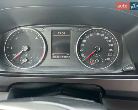 Черный Фольксваген Каравелла, объемом двигателя 2 л и пробегом 235 тыс. км за 31744 $, фото 2 на Automoto.ua