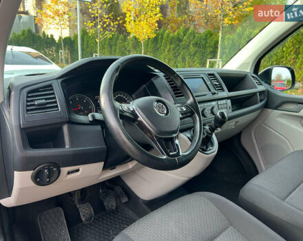 Черный Фольксваген Каравелла, объемом двигателя 2 л и пробегом 235 тыс. км за 31744 $, фото 6 на Automoto.ua