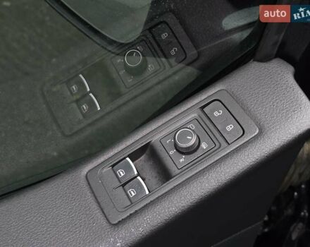 Черный Фольксваген Каравелла, объемом двигателя 1.97 л и пробегом 167 тыс. км за 37499 $, фото 37 на Automoto.ua