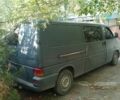 Красный Фольксваген Каравелла, объемом двигателя 2.5 л и пробегом 380 тыс. км за 2700 $, фото 1 на Automoto.ua