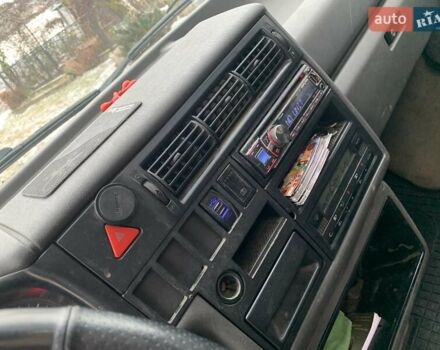 Красный Фольксваген Каравелла, объемом двигателя 2.5 л и пробегом 300 тыс. км за 7000 $, фото 10 на Automoto.ua