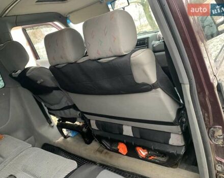 Красный Фольксваген Каравелла, объемом двигателя 2.5 л и пробегом 300 тыс. км за 7000 $, фото 21 на Automoto.ua