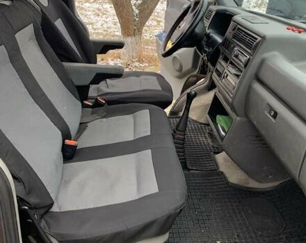 Красный Фольксваген Каравелла, объемом двигателя 2.5 л и пробегом 300 тыс. км за 7000 $, фото 19 на Automoto.ua