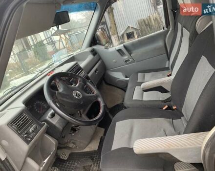 Красный Фольксваген Каравелла, объемом двигателя 2.5 л и пробегом 300 тыс. км за 7000 $, фото 12 на Automoto.ua