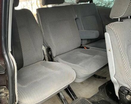 Красный Фольксваген Каравелла, объемом двигателя 2.5 л и пробегом 300 тыс. км за 7000 $, фото 24 на Automoto.ua