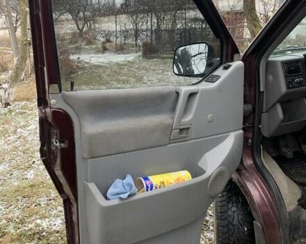 Красный Фольксваген Каравелла, объемом двигателя 2.5 л и пробегом 300 тыс. км за 7000 $, фото 16 на Automoto.ua