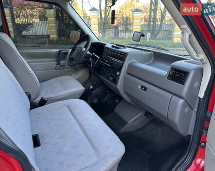 Червоний Фольксваген Каравелла, об'ємом двигуна 1.9 л та пробігом 320 тис. км за 4650 $, фото 4 на Automoto.ua