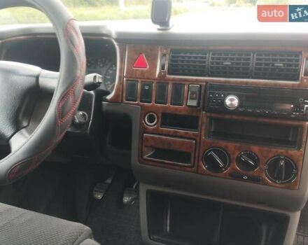 Красный Фольксваген Каравелла, объемом двигателя 2.46 л и пробегом 416 тыс. км за 7800 $, фото 1 на Automoto.ua