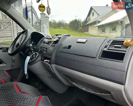 Красный Фольксваген Каравелла, объемом двигателя 1.9 л и пробегом 290 тыс. км за 8500 $, фото 3 на Automoto.ua