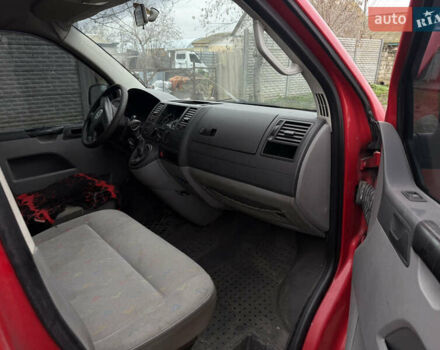 Красный Фольксваген Каравелла, объемом двигателя 2.5 л и пробегом 300 тыс. км за 4100 $, фото 7 на Automoto.ua