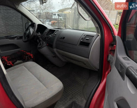 Красный Фольксваген Каравелла, объемом двигателя 2.5 л и пробегом 300 тыс. км за 4100 $, фото 6 на Automoto.ua