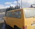 Желтый Фольксваген Каравелла, объемом двигателя 2.4 л и пробегом 340 тыс. км за 3200 $, фото 3 на Automoto.ua