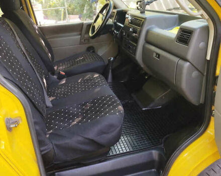 Желтый Фольксваген Каравелла, объемом двигателя 1.9 л и пробегом 370 тыс. км за 4500 $, фото 6 на Automoto.ua