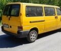 Желтый Фольксваген Каравелла, объемом двигателя 2.5 л и пробегом 460 тыс. км за 4800 $, фото 4 на Automoto.ua