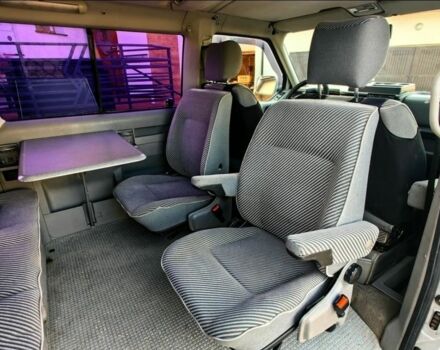 Серый Фольксваген Каравелла, объемом двигателя 2.5 л и пробегом 243 тыс. км за 2950 $, фото 10 на Automoto.ua