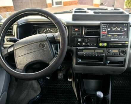 Серый Фольксваген Каравелла, объемом двигателя 2.5 л и пробегом 243 тыс. км за 2950 $, фото 14 на Automoto.ua