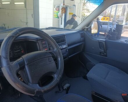 Серый Фольксваген Каравелла, объемом двигателя 2.8 л и пробегом 430 тыс. км за 8900 $, фото 4 на Automoto.ua