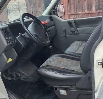 Серый Фольксваген Каравелла, объемом двигателя 1.9 л и пробегом 450 тыс. км за 4000 $, фото 6 на Automoto.ua