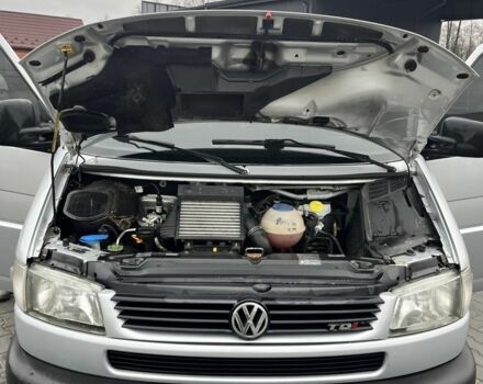 Серый Фольксваген Каравелла, объемом двигателя 2.5 л и пробегом 399 тыс. км за 13499 $, фото 3 на Automoto.ua