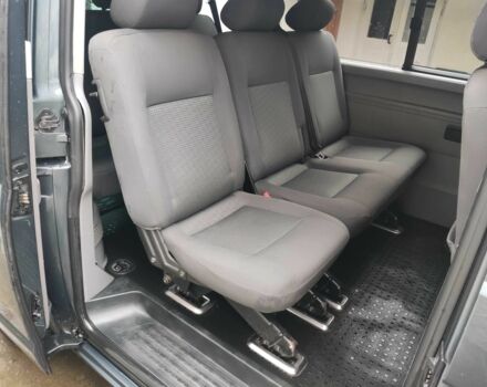 Серый Фольксваген Каравелла, объемом двигателя 2.5 л и пробегом 305 тыс. км за 11000 $, фото 2 на Automoto.ua