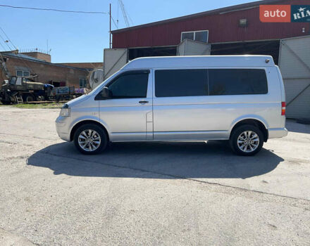 Серый Фольксваген Каравелла, объемом двигателя 2.5 л и пробегом 430 тыс. км за 9200 $, фото 8 на Automoto.ua