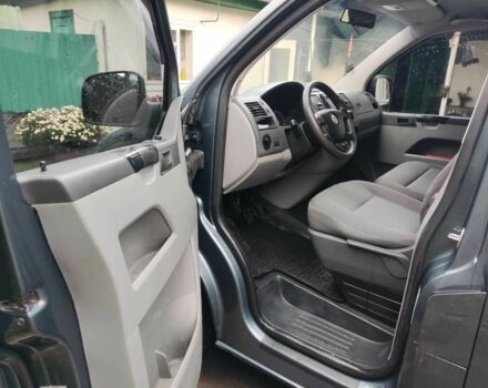 Серый Фольксваген Каравелла, объемом двигателя 2.5 л и пробегом 305 тыс. км за 11000 $, фото 1 на Automoto.ua