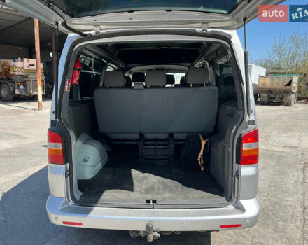 Серый Фольксваген Каравелла, объемом двигателя 2.5 л и пробегом 430 тыс. км за 9200 $, фото 3 на Automoto.ua