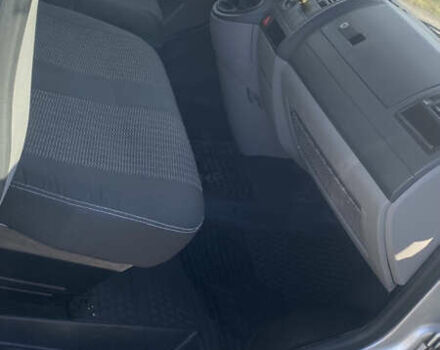 Серый Фольксваген Каравелла, объемом двигателя 1.9 л и пробегом 308 тыс. км за 12800 $, фото 8 на Automoto.ua