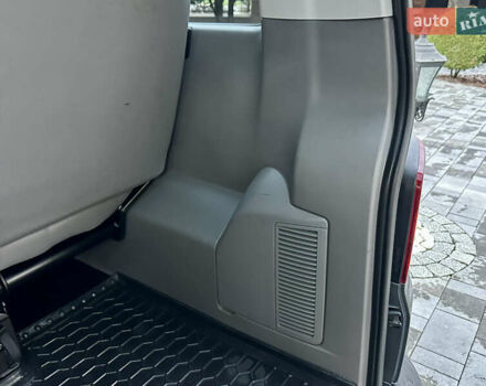 Серый Фольксваген Каравелла, объемом двигателя 2.46 л и пробегом 308 тыс. км за 12300 $, фото 42 на Automoto.ua