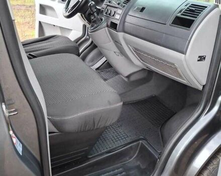 Серый Фольксваген Каравелла, объемом двигателя 1.97 л и пробегом 302 тыс. км за 16000 $, фото 25 на Automoto.ua