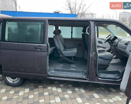 Сірий Фольксваген Каравелла, об'ємом двигуна 1.98 л та пробігом 495 тис. км за 18000 $, фото 7 на Automoto.ua