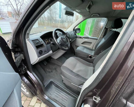 Сірий Фольксваген Каравелла, об'ємом двигуна 1.98 л та пробігом 495 тис. км за 18000 $, фото 6 на Automoto.ua