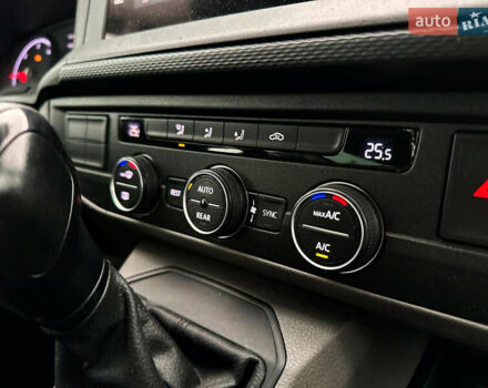 Серый Фольксваген Каравелла, объемом двигателя 2 л и пробегом 300 тыс. км за 40068 $, фото 4 на Automoto.ua