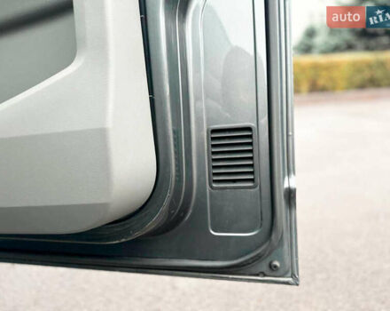 Серый Фольксваген Каравелла, объемом двигателя 2 л и пробегом 300 тыс. км за 40068 $, фото 51 на Automoto.ua