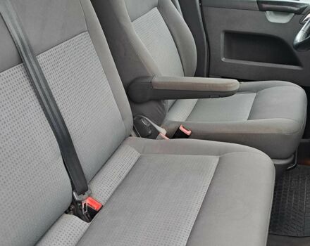 Серый Фольксваген Каравелла, объемом двигателя 2.5 л и пробегом 312 тыс. км за 6800 $, фото 4 на Automoto.ua