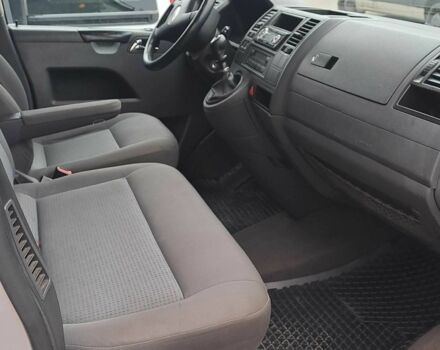 Серый Фольксваген Каравелла, объемом двигателя 2.5 л и пробегом 312 тыс. км за 6800 $, фото 5 на Automoto.ua