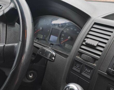 Серый Фольксваген Каравелла, объемом двигателя 2.5 л и пробегом 312 тыс. км за 6800 $, фото 3 на Automoto.ua