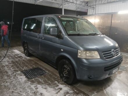 Сірий Фольксваген Каравелла, об'ємом двигуна 2.5 л та пробігом 300 тис. км за 5100 $, фото 1 на Automoto.ua