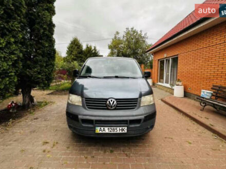 Серый Фольксваген Каравелла, объемом двигателя 2.46 л и пробегом 490 тыс. км за 9000 $, фото 1 на Automoto.ua
