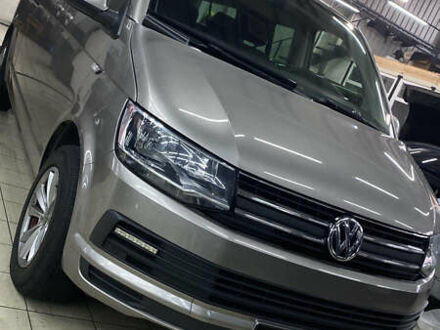 Серый Фольксваген Каравелла, объемом двигателя 1.97 л и пробегом 200 тыс. км за 28500 $, фото 1 на Automoto.ua