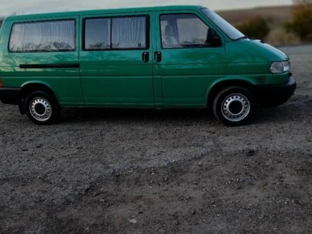 Зеленый Фольксваген Каравелла, объемом двигателя 2.5 л и пробегом 450 тыс. км за 2400 $, фото 1 на Automoto.ua