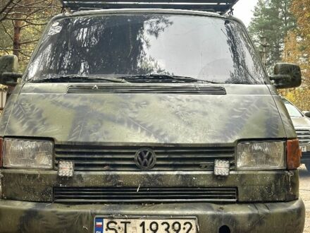 Зеленый Фольксваген Каравелла, объемом двигателя 2.5 л и пробегом 280 тыс. км за 2700 $, фото 1 на Automoto.ua