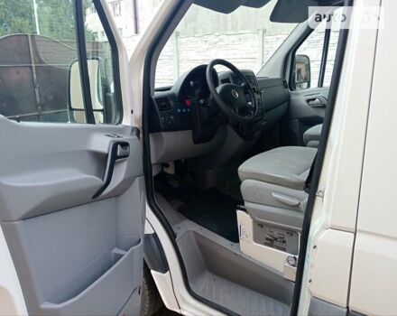 Белый Фольксваген Крафтер, объемом двигателя 2.5 л и пробегом 267 тыс. км за 18999 $, фото 4 на Automoto.ua