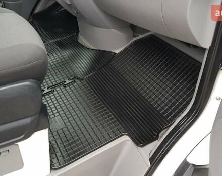 Белый Фольксваген Крафтер, объемом двигателя 1.97 л и пробегом 240 тыс. км за 21800 $, фото 25 на Automoto.ua